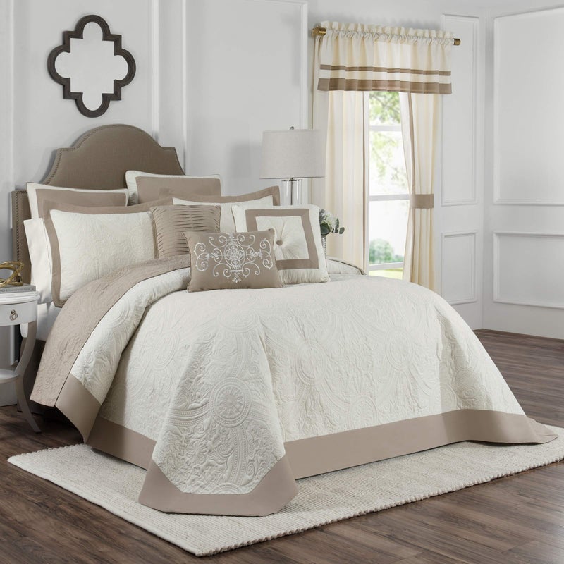 VUE Bensonhurst Modern Farmhouse Medallion Bed Spread, King/Calking, Ivory - Image 1